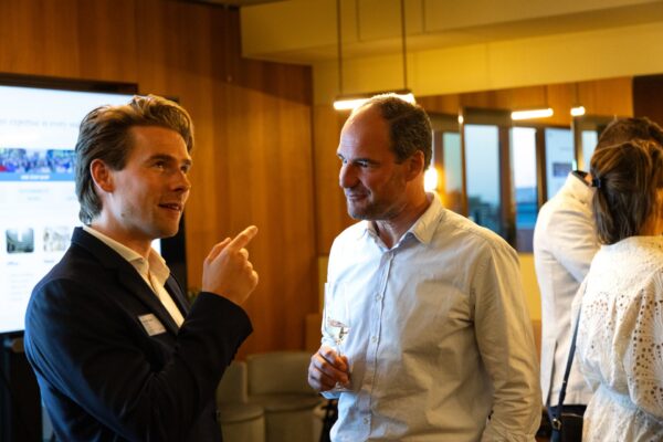 expert_talk_two_men_conversation